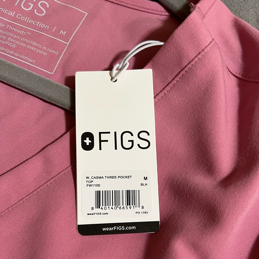 FIGS Casma Three-Pocket Scrub Top Chalk Pink